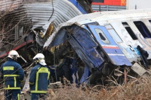 Σύγκρουση τρένων στα Τέμπη: Γολγοθάς η αναγνώριση των θυμάτων - Απανθρακωμένα και διαμελισμένα τα πτώματα - εικόνα 6