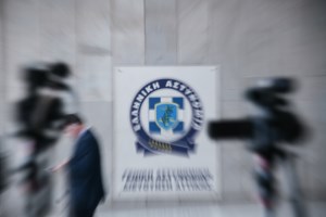 Απίστευτα βίντεο από τη δράση της συμμορίας που ρήμαζε σπίτια και καταστήματα στην Αττική - Άνω των 640.000. ευρώ η λεία - εικόνα 2