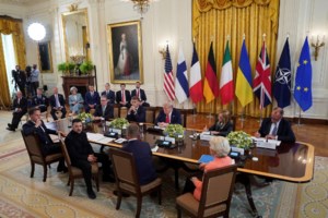 Ο Τραμπ ανακοίνωσε συνάντηση Πούτιν - Ζελένσκι και στη συνέχεια τριμερή, μετά από επικοινωνία με τον Ρώσο πρόεδρο - εικόνα 2