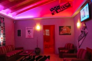 Πάτρα: Κλειδώθηκαν σε καφετέρια για να γλιτώσουν τα πρόστιμα – Η αστυνομία κάλεσε κλειδαρά