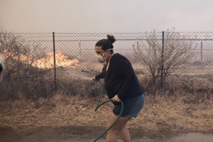 Φωτιά στο Μαρκόπουλο, στον Κουβαρά: Κοντά βρίσκεται οικισμός