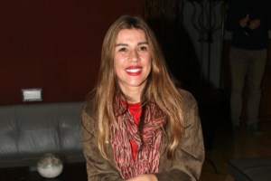 Απίστευτο βίντεο: Περαστικοί έτρεξαν αμέσως και έσωσαν οδηγό από βανάκι που τούμπαρε - εικόνα 2