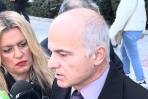 Τέμπη: "Μπαμπά θα αργήσουμε, θα κοιμάσαι"- Τα τελευταία λόγια του Ντένις- Ο πατέρας του πήγε να χιμήξει στη φωτιά να τον βρει