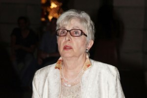 Ε. Παπαθεοδώρου: "Αν δεν ερχόταν αμέσως το ασθενοφόρο μπορεί να μην ζούσα", αποκάλυψε η αγαπημένη "Θεοπούλα"