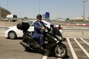 Είχε άγιο ο Παναγιώτης Ψωμιάδης: Πήρε φωτιά το αυτοκίνητό του ενώ οδηγούσε [Εικόνες]