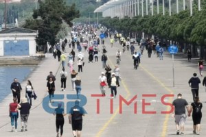 Bloomberg: Τι θα γίνει με τις παραλίες, τα ξενοδοχεία και τους τουρίστες στην Ελλάδα [βίντεο]