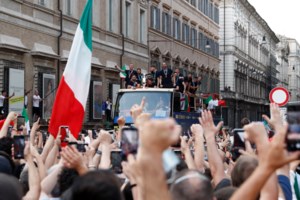 Φάουτσι: Το 80% των κρουσμάτων κορονοϊού στις ΗΠΑ είναι της μετάλλαξης Δέλτα - εικόνα 2