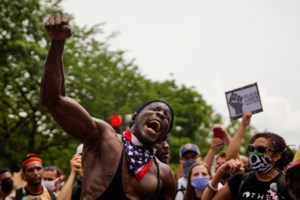 Μεγαλειώδεις πορείες διαδηλωτών στην Ουάσινγκτον και σε άλλες πόλεις των ΗΠΑ - Την Τρίτη η κηδεία του Τζορτζ Φλόιντ