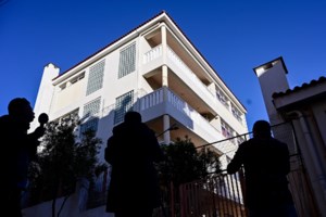 Πέραμα: Τι συνέβη και έπεσε από τον τρίτο όροφο του σχολείου η 14χρονη μαθήτρια - Ηταν ατύχημα λέει συμμαθήτριά της