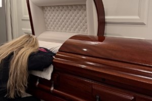 Τσάρλι Κερκ: Οι ακραίες θέσεις για μετανάστες και ΛΟΑΤΚΙ που ενθουσίαζαν τους MAGA και εξόργιζαν τους αντιπάλους του - εικόνα 4