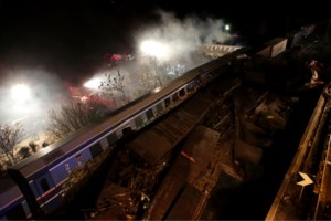 Έκρηξη στο Χαλάνδρι: Μοτοσικλετιστές πέταξαν εμπρηστικό μηχανισμό έξω από τράπεζα