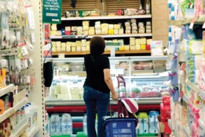 Τι αλλάζει στο καλάθι του σούπερ μάρκετ: Συγκράτηση τιμών σε 50 προϊόντα, αγωνία για αυξήσεις στα προϊόντα "εκτός λίστας" - εικόνα 2