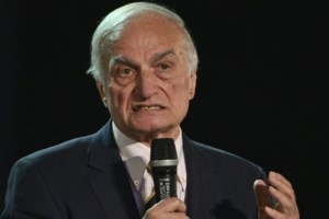 Αγωνία για τον Μανώλη Μαυρομμάτη: Μετά την προσπάθεια αποσωλήνωσης υποβλήθηκε σε τραχειοστομία μαζί με τη σύζυγό του