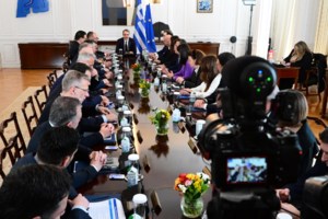 Μάκης Βορίδης: Με γραβάτα με ελληνικές σημαίες ο νέος υπουργός Μετανάστευσης και Ασύλου στην ορκωμοσία - εικόνα 5