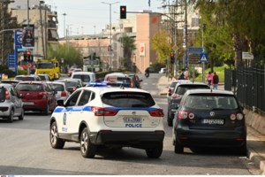 Χαλάνδρι: Τους έκανε παρατήρηση στο λεωφορείο για τη φασαρία και εκείνοι τη χτύπησαν και τη λήστεψαν