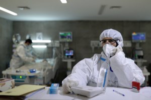 Πελώνη: Από Φεβρουάριο οι μαζικοί εμβολιασμοί - Σήμερα η εισήγηση της επιτροπής για σκληρότερα lockdown