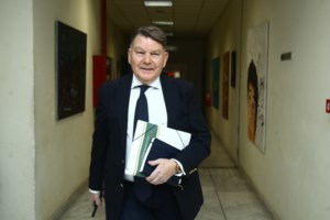 Για πέμπτο 24ωρο στη ΜΕΘ ο Αλέξης Κούγιας - "Τα παιδιά του έχουν προετοιμαστεί για το χειρότερο σενάριο"