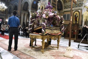 Πάσχα - Τα έθιμα των Δωδεκανήσων: Από τα γαλακτοκούλουρα της Αστυπάλαιας στις φωτοβολίδες και τα εκρηκτικά της Σύμης - εικόνα 2