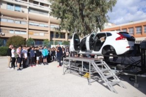 Πειραιάς: Ο Γιάννης Μώραλης επισκέφθηκε σχολεία της πόλης και άκουσε τους μαθητές να δίνουν λύσεις μέσω ρομποτικής - εικόνα 4