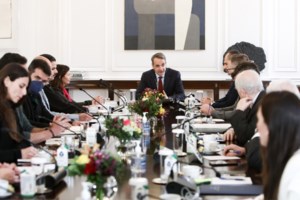 Γιατρομανωλάκης για τους καλλιτέχνες: Η ΚΥΑ απαντά στο μισθολογικό αίτημα που έθεσαν στο Μαξίμου