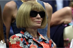 Υπερβολική και στιλάτη: Η Άννα Γουίντουρ δείχνει πώς μπορούμε να συνδυάσουμε διαφορετικά φλοράλ μαζί - εικόνα 10