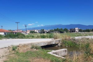 Προφυλακίστηκαν παππούς και θείος του βρέφους που εντοπίστηκε νεκρό σε αρδευτικό κανάλι