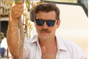 Αγριες Μέλισσες: Η Μαρία Κίτσου βγήκε για ψώνια ντυμένη "Λενιώ" χωρίς χαρτί - Την πρόδωσε ο "δάσκαλος" [Βίντεο] - εικόνα 3