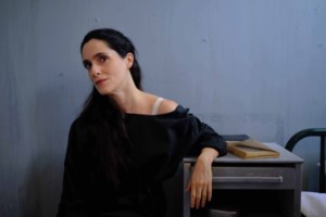 Άγριες Μέλισσες spoiler: Η Ασημίνα απατά τον Νικηφόρο μέσα στο πατρικό της