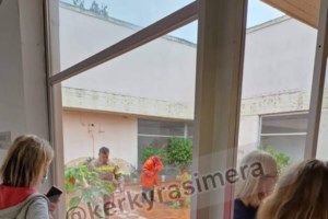 Κακοκαιρία στα Σύβοτα: Οι δρόμοι έγιναν ποτάμια σε λίγα λεπτά - Πλημμύρισαν καταστήματα [Εικόνες βίντεο] - εικόνα 2