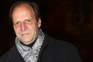 Δύο Ξένοι: Ο Δημήτρης Αποστόλου αποκάλυψε το σενάριο της τρίτης σεζόν που οι τηλεθεατές δεν είδαν ποτέ [βίντεο]