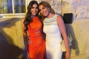 Τατιάνα Στεφανίδου: Ποζάρει με μπικίνι και πουκάμισο πάνω στο σκάφος της - Η απόδραση με τον Νίκο Ευαγγελάτο - εικόνα 5