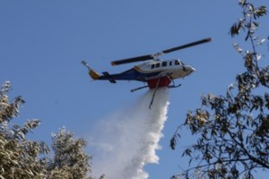 Φωτιά τώρα στο Γενέσι Τρικάλων – Συνεχείς ρίψεις από αέρος