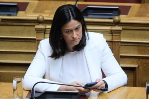 Φονική ατάκα Κεραμέως στη Βουλή: Πώς είπατε; Αντεργατική πολιτική;