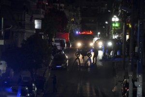 Ηλιούπολη: "Τον έβρισα και εκείνος πήγε να πάρει την καραμπίνα" - Τι λέει η σύζυγος του άνδρα που την απειλούσε [βίντεο] - εικόνα 2