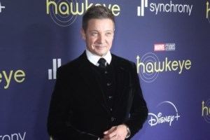 Στην εντατική ο Τζέρεμι Ρένερ: Δεύτερο χειρουργείο μετά τον σοβαρό τραυματισμό του με εκχιονιστικό μηχάνημα