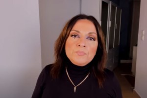 Η Σοφία Μουτίδου ντύθηκε Κούγιας και έστειλε δυνατό μήνυμα: Μου είπαν πρόσεχε τι θα πεις - Δεν σας φοβάμαι