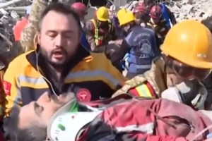 Τουρκία: "Έστριβα τσιγάρο και κάπνιζα" - Οι εφιαλτικές 56 ώρες 60χρονου στα ερείπια, νεκρές η κόρη και η γυναίκα του - εικόνα 4