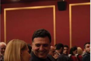 "Η στολή μου μπήκε επιτυχώς": Ο Βασίλης Κικίλιας ντύθηκε Άγιος Βασίλης για τον γιο του - εικόνα 2