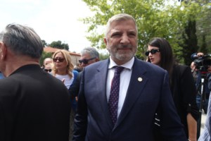 Γιώργος Πατούλης: Ποζάρει με τους τρεις πιστούς φίλους του μετά την είδηση ότι θα γίνει ξανά πατέρας