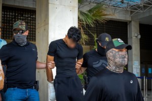 Σοκ στη Σύρο: Νεκρή 42χρονη που μαχαιρώθηκε μετά από καυγά με ζευγάρι