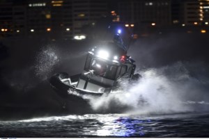 Επέστρεψε στο αγκυροβόλιο του Πειραιά πλοίο μετά τη φωτιά στο φορτίο του