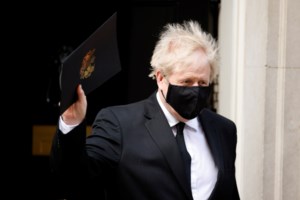 Στριμωγμένος ο Τζόνσον: Αντιμέτωπος με νέα ερωτήματα για τα προσωπικά έξοδά του