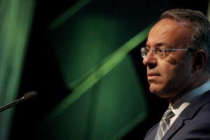 "Άνοιξαν για πρώτη φορά οι πύλες των πανεπιστημίων για τους ανέργους" - Στα μαθήματα του ΕΚΠΑ ο Χατζηδάκης