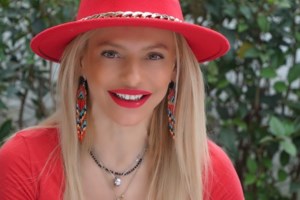 Μαρίτα Αγγελοπούλου: Ράγισαν καρδιές στο τελευταίο "αντίο" στο Αίγιο - Το λευκό φέρετρο και τα στεφάνια [Εικόνες] - εικόνα 2