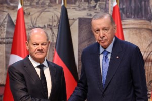 Για τη Δύση ο Σινουάρ ήταν τρομοκράτης και εμπνευστής της σφαγής της 7ης Οκτωβρίου, για τον Ερντογάν "ήρωας"- "Έπεσε ως μάρτυρας"