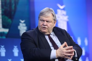 Τσακαλώτος για απομνημονεύματα Σόιμπλε: Ο Βαρουφάκης διαπραγματευόταν σκληρά χωρίς να έχει σχέδιο - εικόνα 3