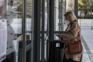 Φονικές πλημμύρες στη Μάνδρα: Γιατί η Εισαγγελέας ζητά την ενοχή της Δούρου