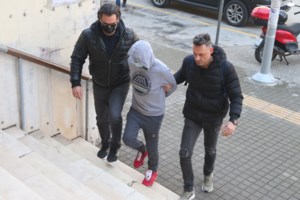 Στη φυλακή ο 62χρονος που πήγε να σκοτώσει τα παιδιά του με υγραέριο: "Ήθελα να φοβίσω τη μητέρα τους, όχι να κάνω κακό"