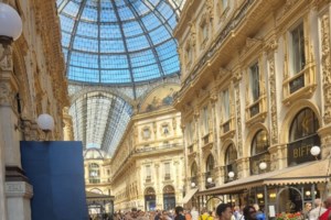 Κως: Αυτό είναι το μισογκρεμισμένο σπίτι που μαρτύρησε η Αναστάζια - Το παπούτσι, το μπλουζάκι και τα τσιγάρα της