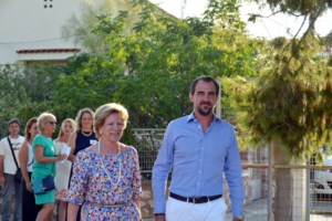 Γάντια, καπέλα και έντονα χρώματα: Οι royals του Βελγίου γιόρτασαν με chic μονοχρωματικά look - εικόνα 11